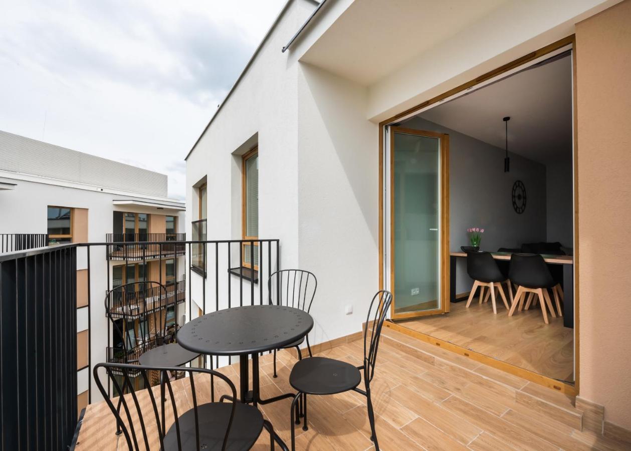 Wola Skwer Sunny Apartment Warsaw Exterior photo